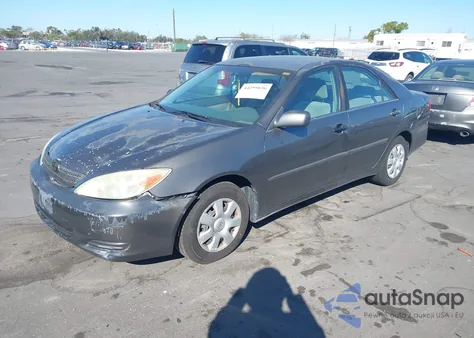2004 Toyota Camry Le z USA, uszkodzony, nr VIN 4T1BE32K14U800424